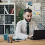 الفرق بين الوظائف الحكومية والعسكرية والقطاع الخاص في السعودية