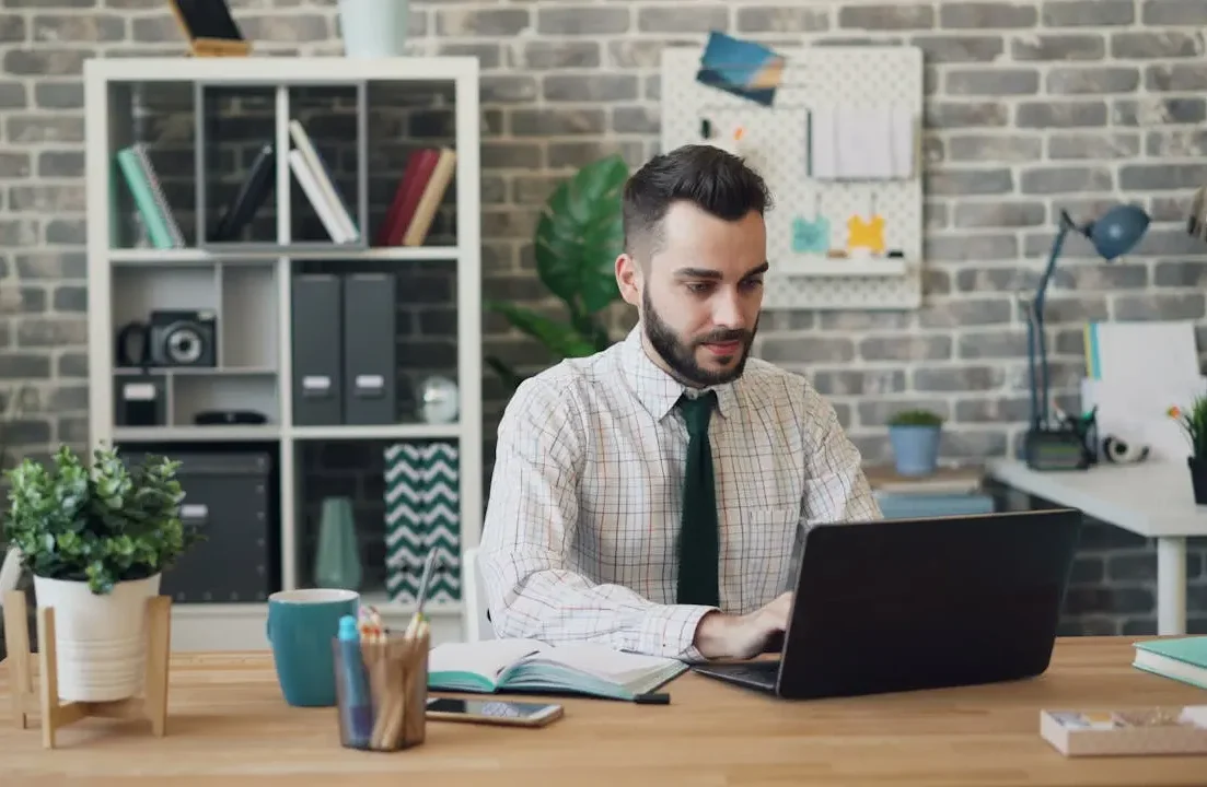 الفرق بين الوظائف الحكومية والعسكرية والقطاع الخاص في السعودية